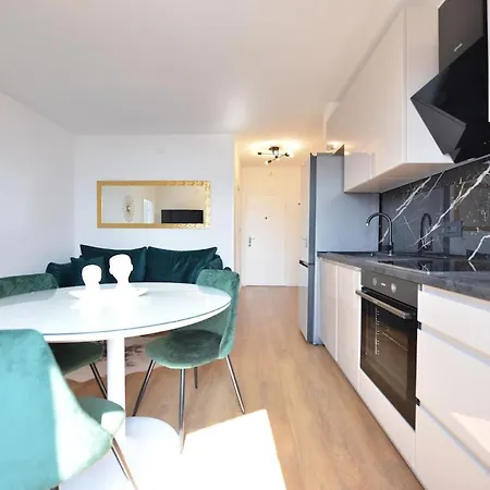 Smaragd Apartament *